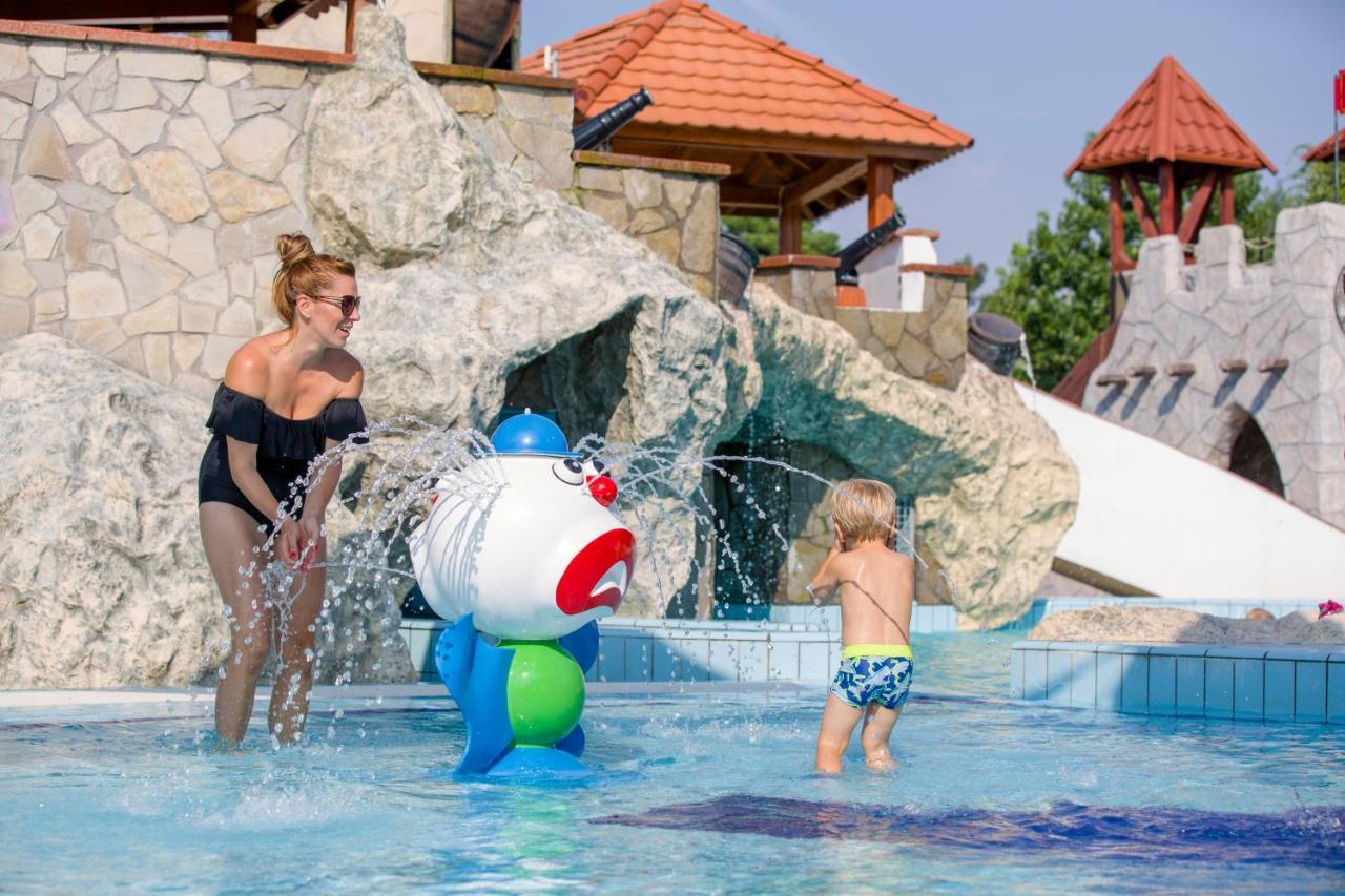 Cherry Apartmanhaz Sárvár Buitenkant foto
