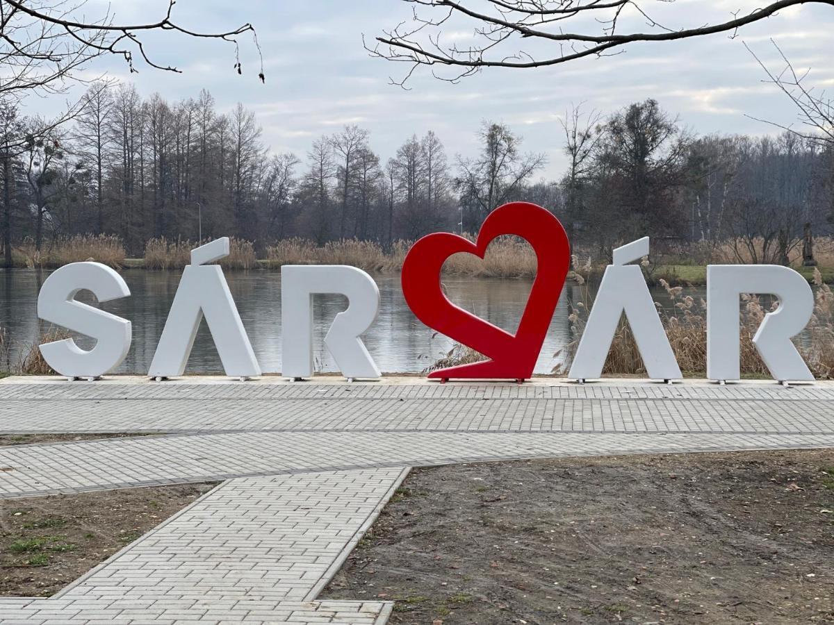 Cherry Apartmanhaz Sárvár Buitenkant foto