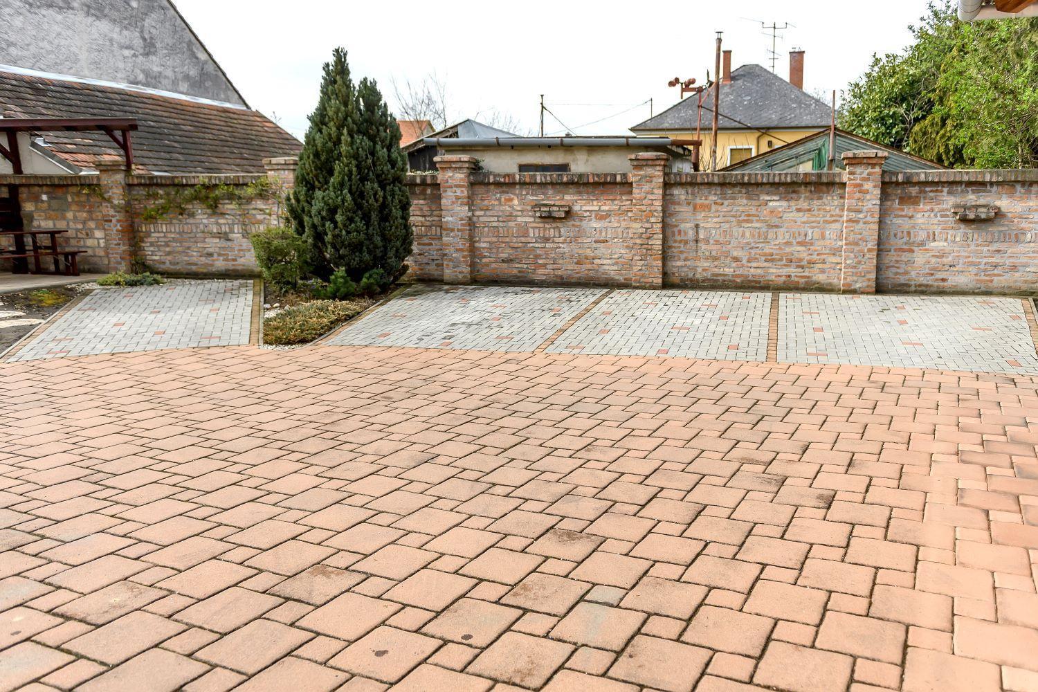 Cherry Apartmanhaz Sárvár Buitenkant foto