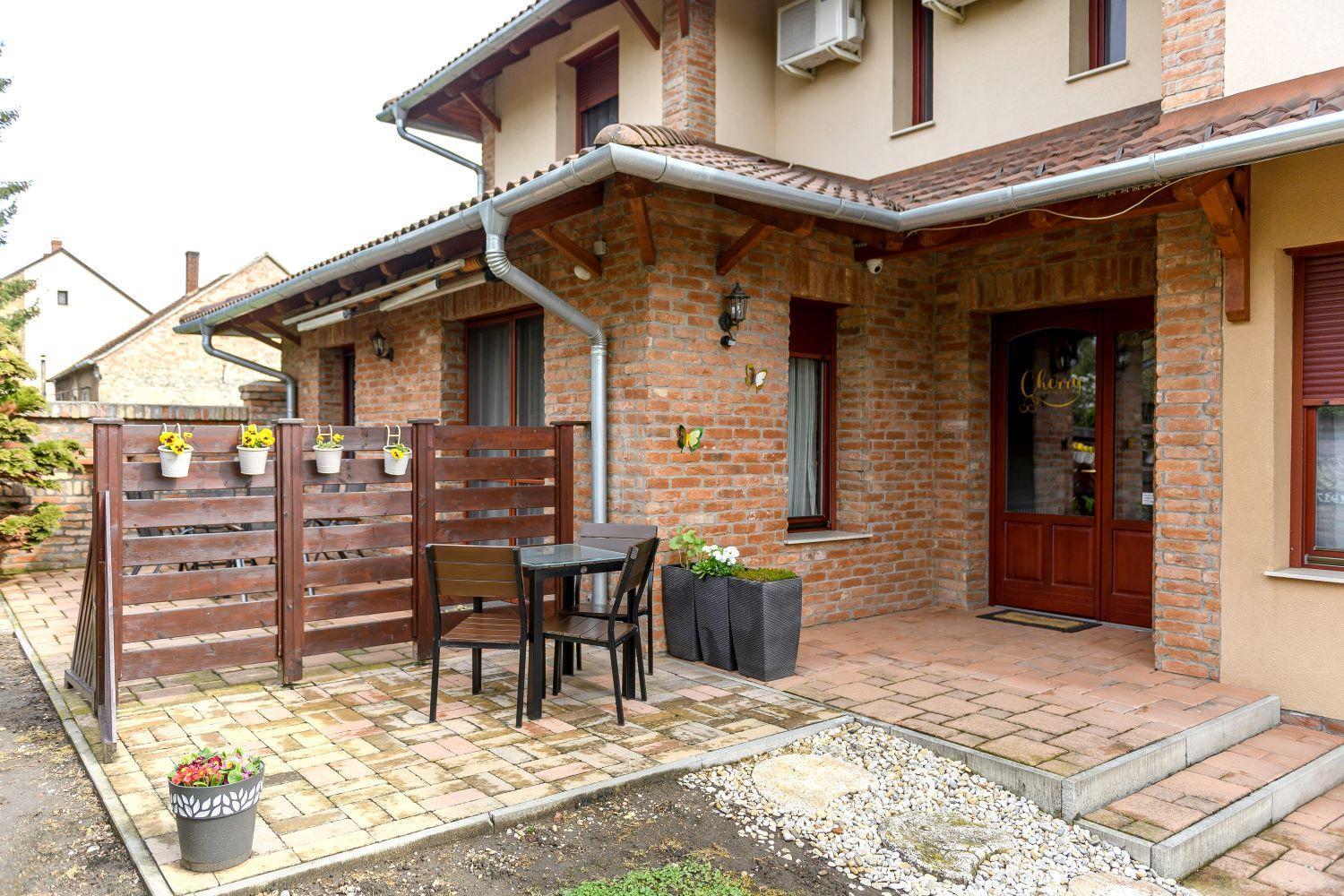 Cherry Apartmanhaz Sárvár Buitenkant foto