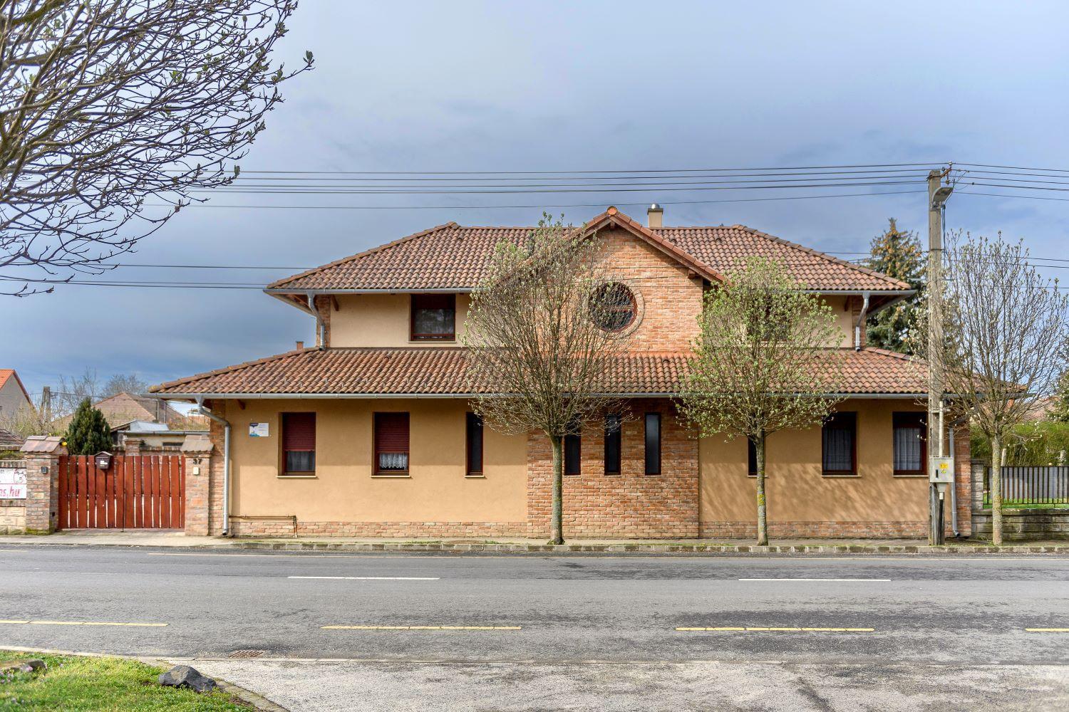 Cherry Apartmanhaz Sárvár Buitenkant foto