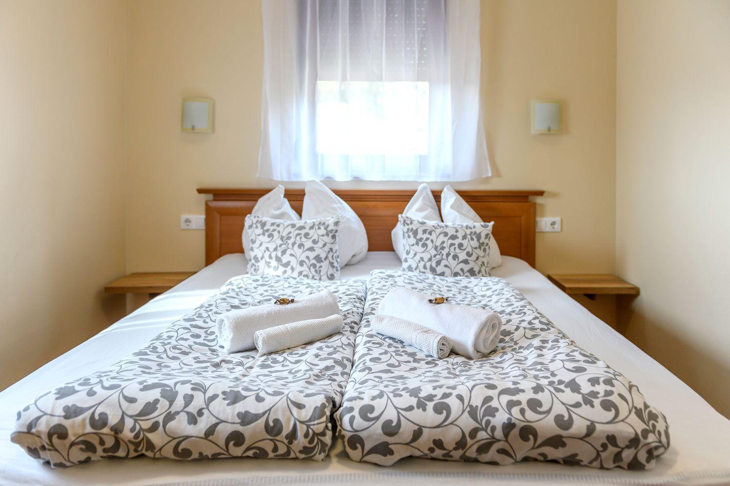 Cherry Apartmanhaz Sárvár Buitenkant foto