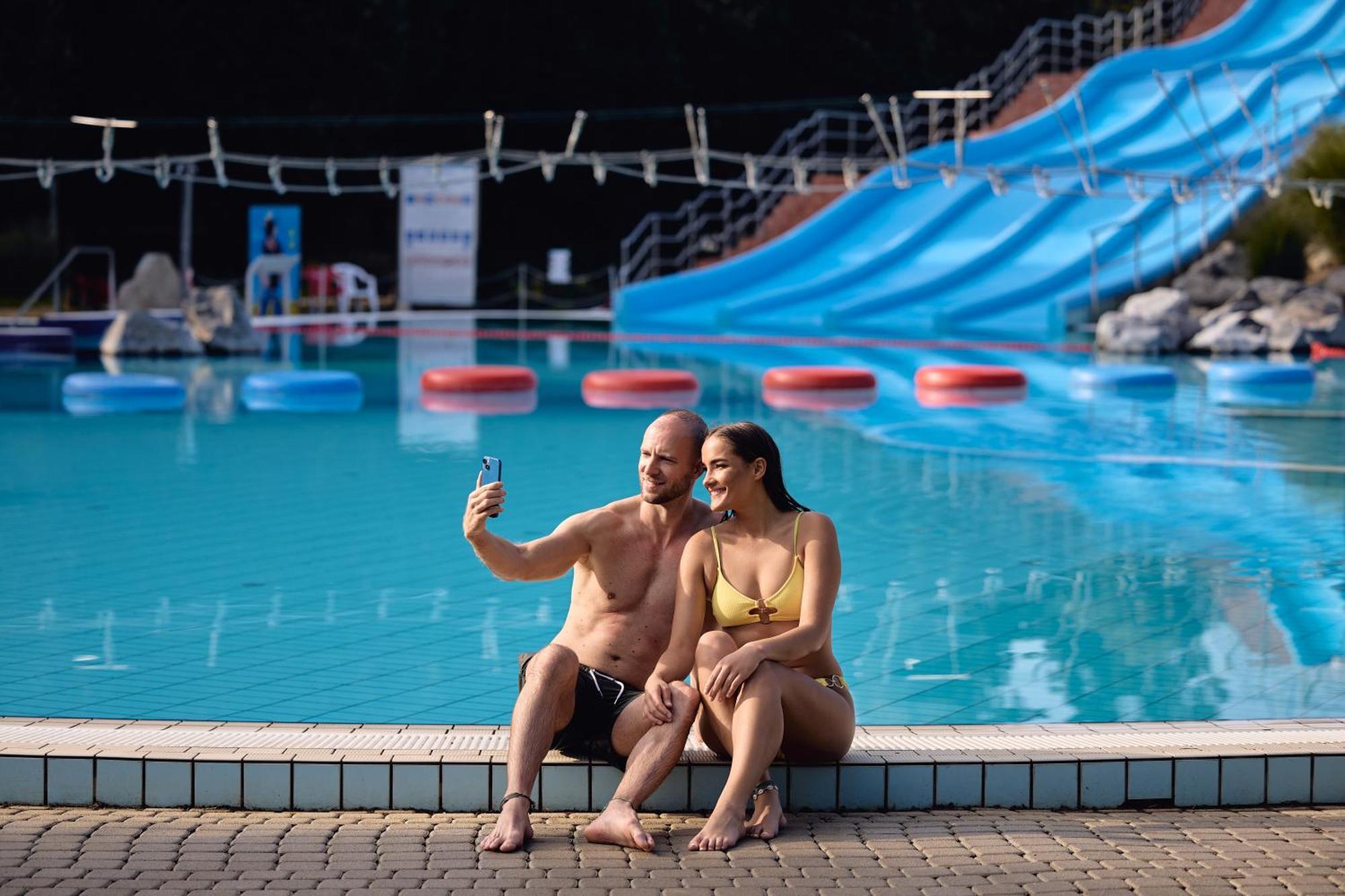 Cherry Apartmanhaz Sárvár Buitenkant foto