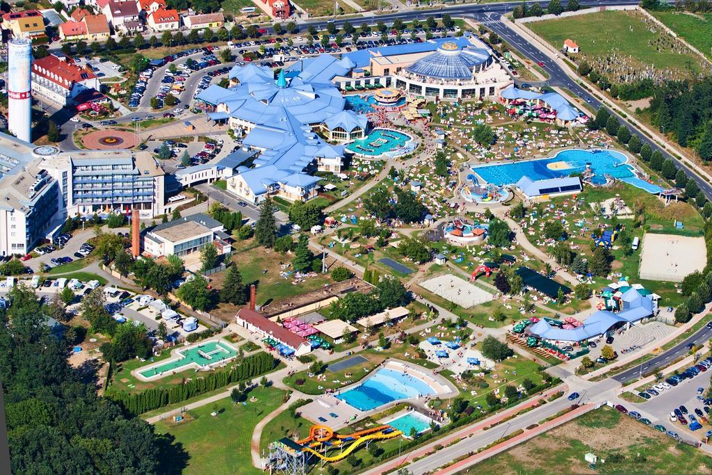 Cherry Apartmanhaz Sárvár Buitenkant foto