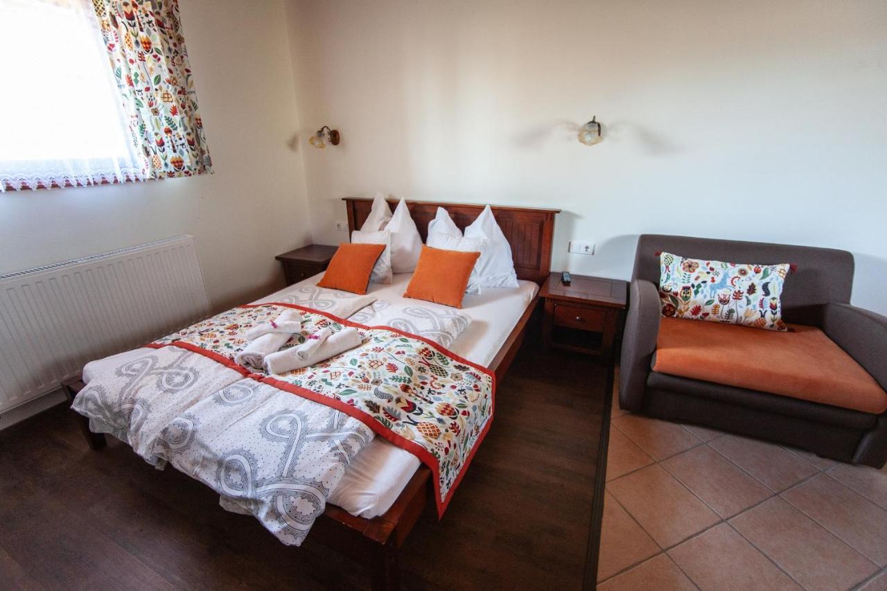 Cherry Apartmanhaz Sárvár Buitenkant foto