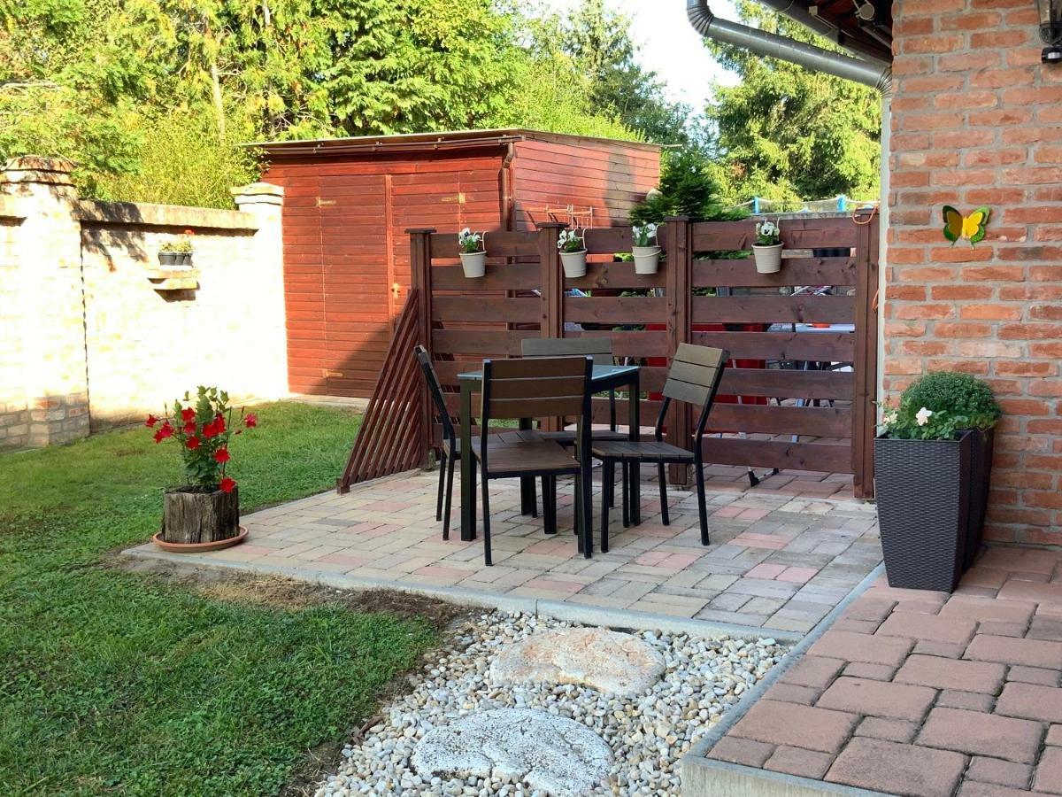 Cherry Apartmanhaz Sárvár Buitenkant foto